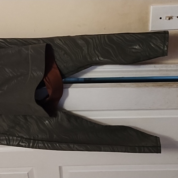 Fabletics two piece set - Picture 3 of 3